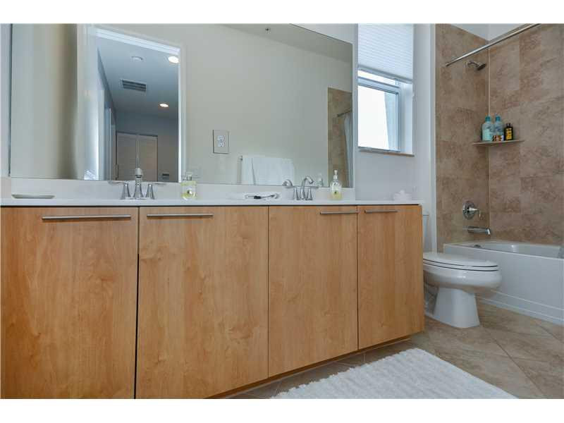 5052 Northwest 16th Way, Unit 5052 Boca Raton, FL 33431 - Photo 16 of 34 Bathroom.