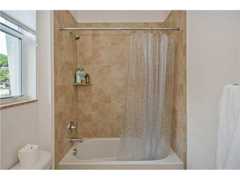 5052 Northwest 16th Way, Unit 5052 Boca Raton, FL 33431 - Photo 17 of 34 Bathroom.