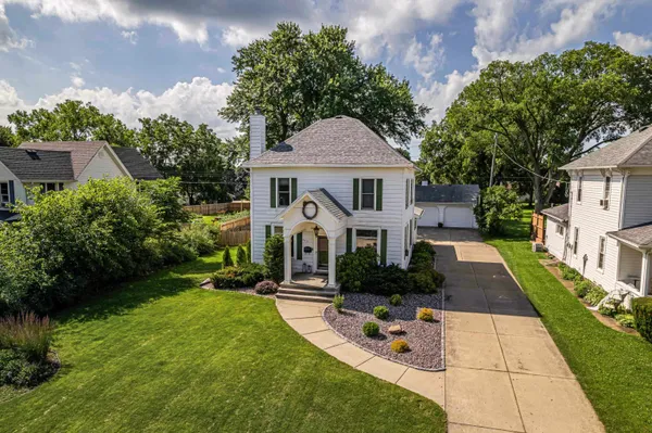 $355,000 | 309 West Clarence Street, Dodgeville, WI 53533