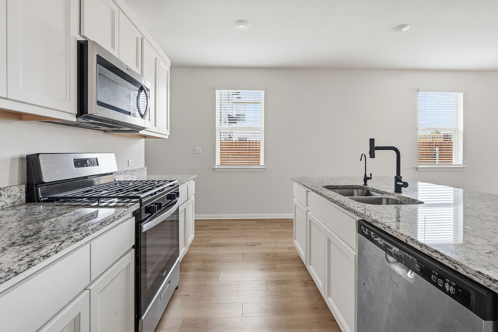 323 Tolo Drive Elgin, TX 78621 - Photo 4 of 29
