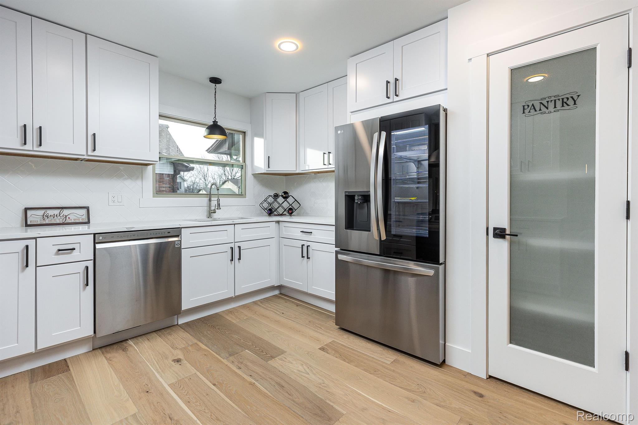 763 Snowmass Drive Rochester, MI 48309 - Photo 9 of 32 Stainless Appliances