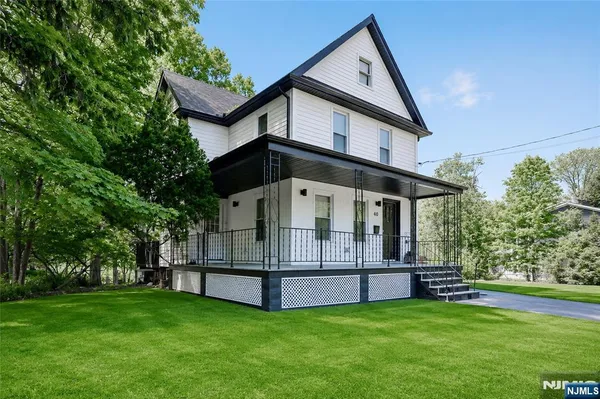 $945,000 | 40 Grant Avenue, Cresskill, NJ 07626