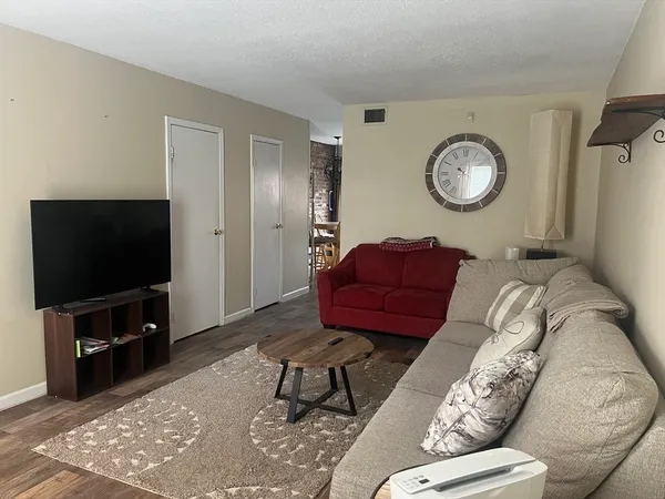 $2,500 | 1153 Dickinson Street, Unit 1153, Springfield, MA 01108