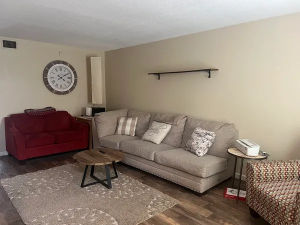 $2,500 | 1153 Dickinson Street, Unit 1153, Springfield, MA 01108