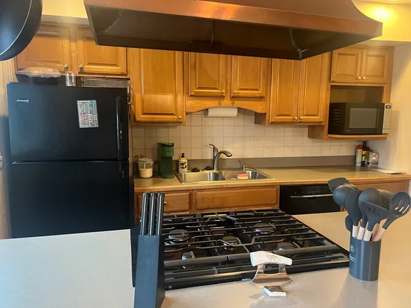 $2,500 | 1153 Dickinson Street, Unit 1153, Springfield, MA 01108