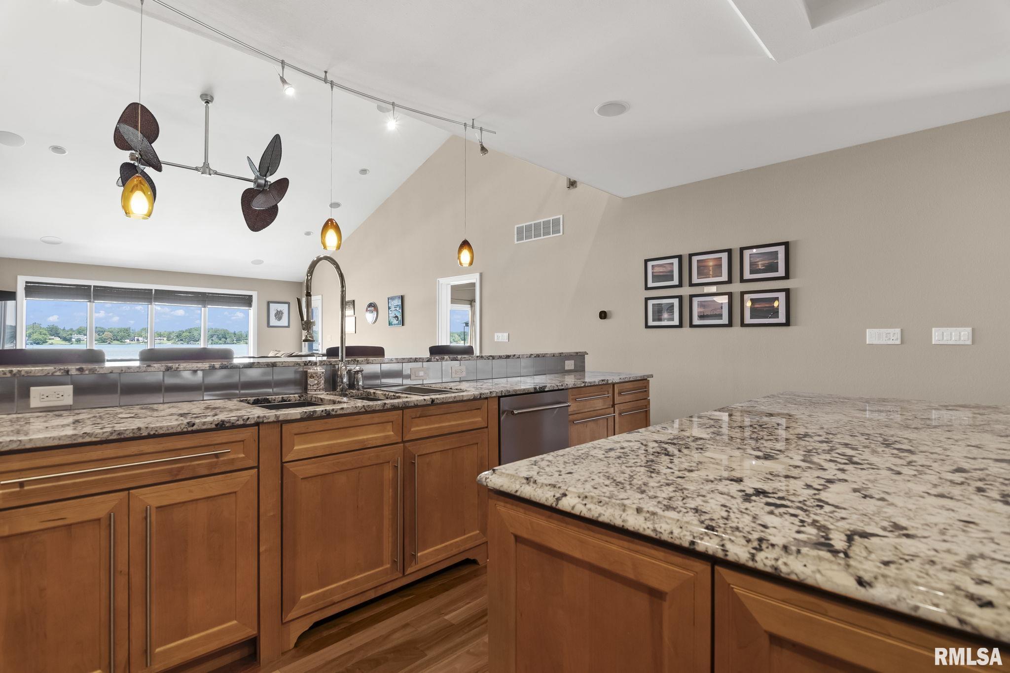 315 Harbor Point Place, Unit 315 Springfield, IL 62712 - Photo 18 of 97 Gallery Image 18