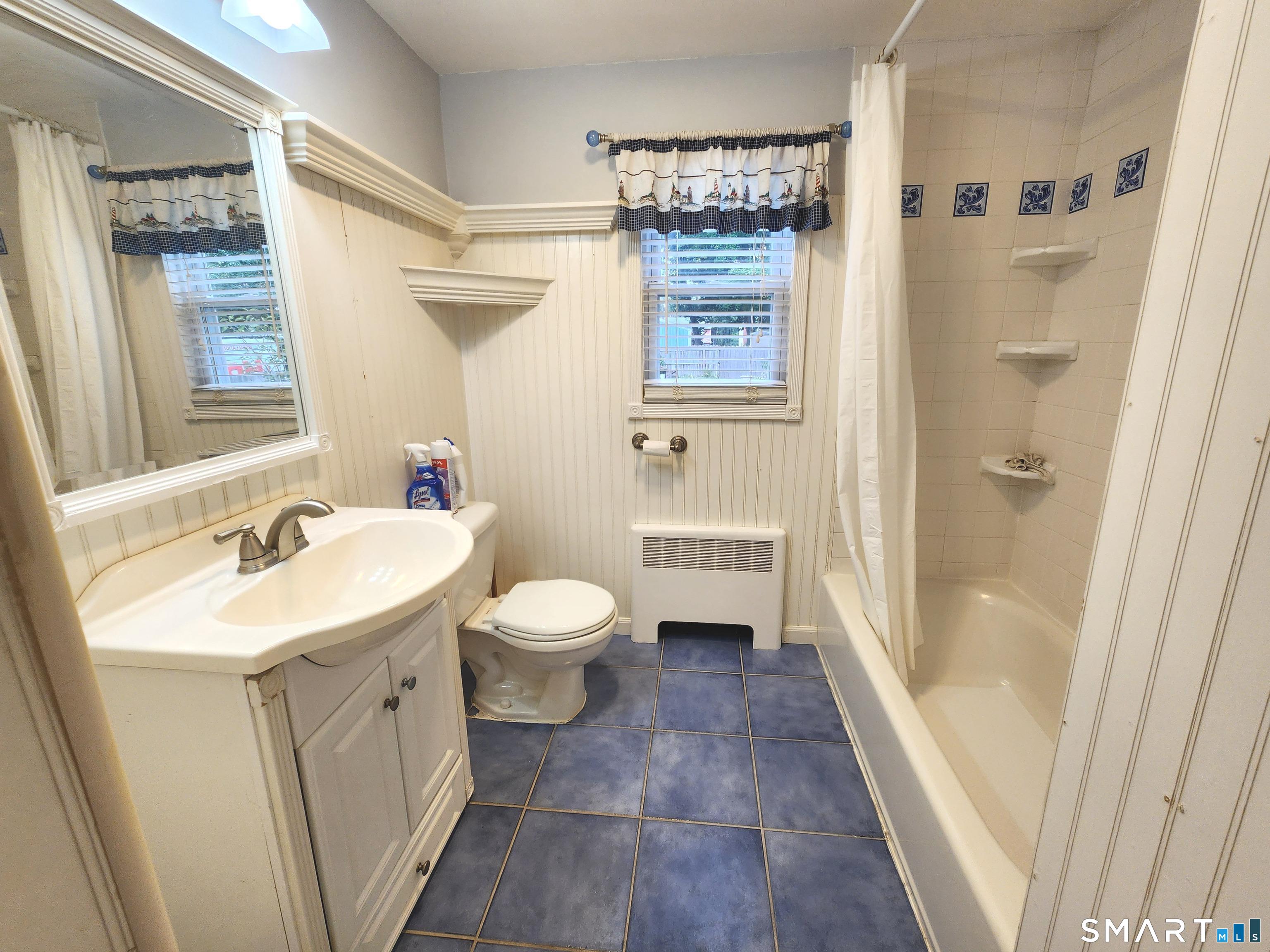 20 Victoria Road Manchester, CT 06040 - Photo 9 of 27 Full bath on the 1st floor
