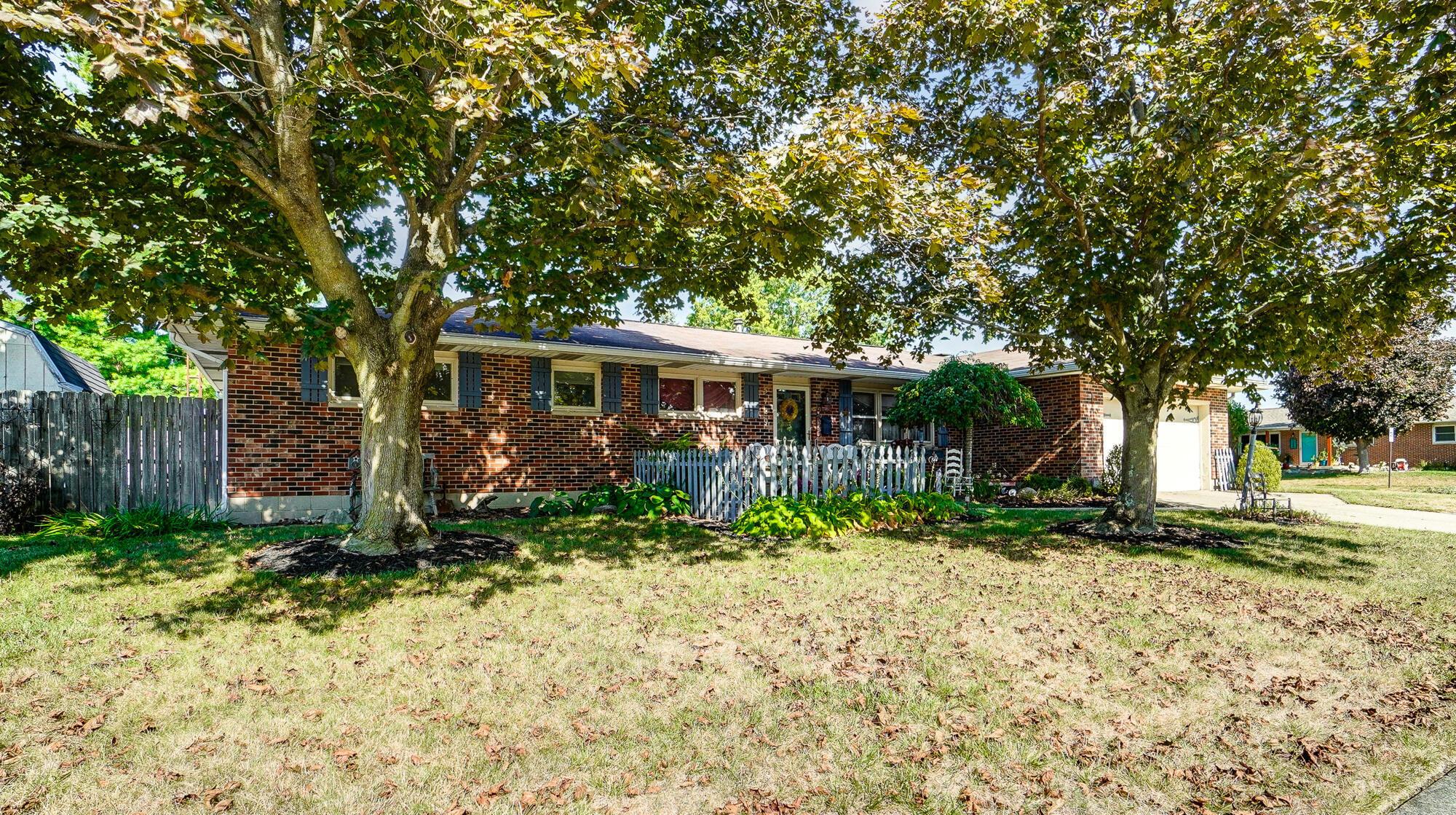 5429 West Ridgewood Road Springfield, OH 45503 - Photo 3 of 36 002