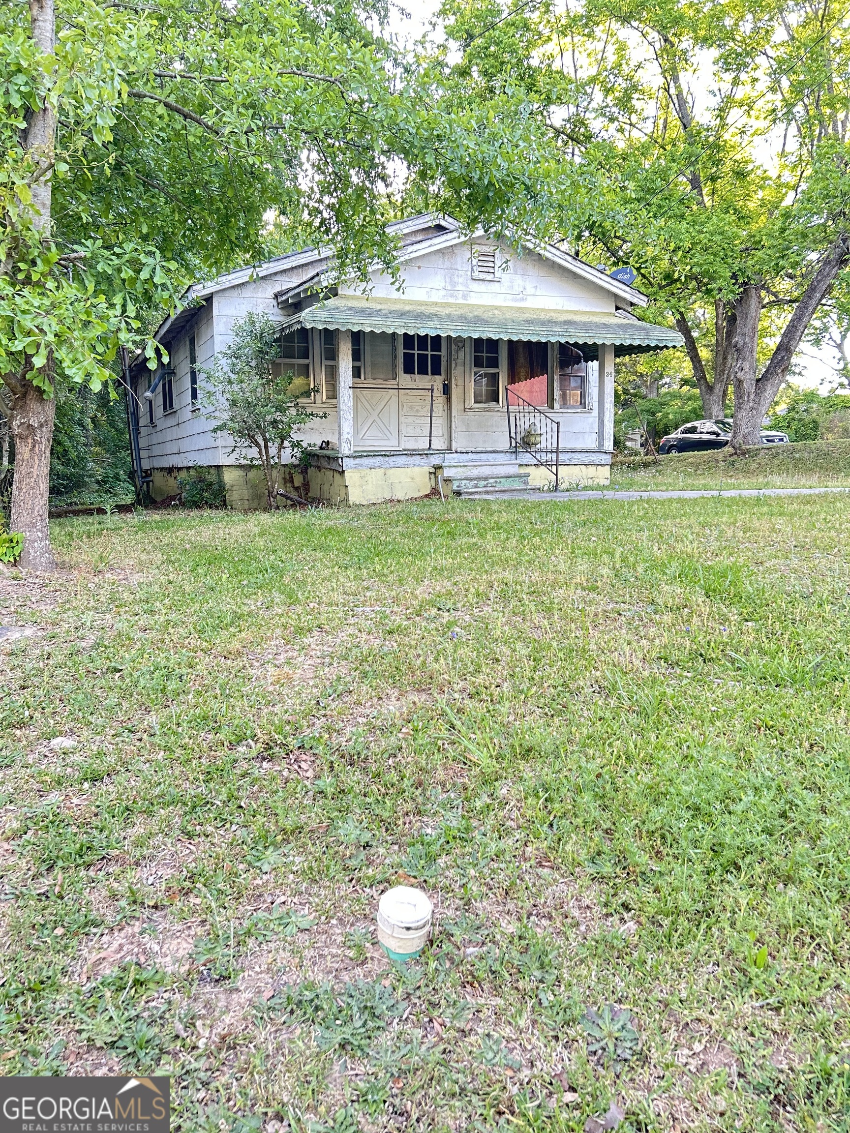 34 Jackson Street Barnesville, GA 30204 - Photo 3 of 4 a front view of a house with a yard