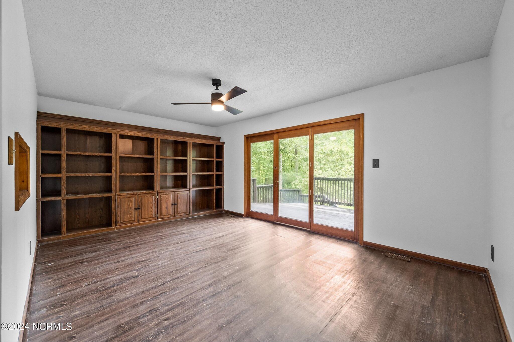 114 Riverbend Road Jacksonville, NC 28540 - Photo 17 of 46 17-web-or-mls-_Z726865