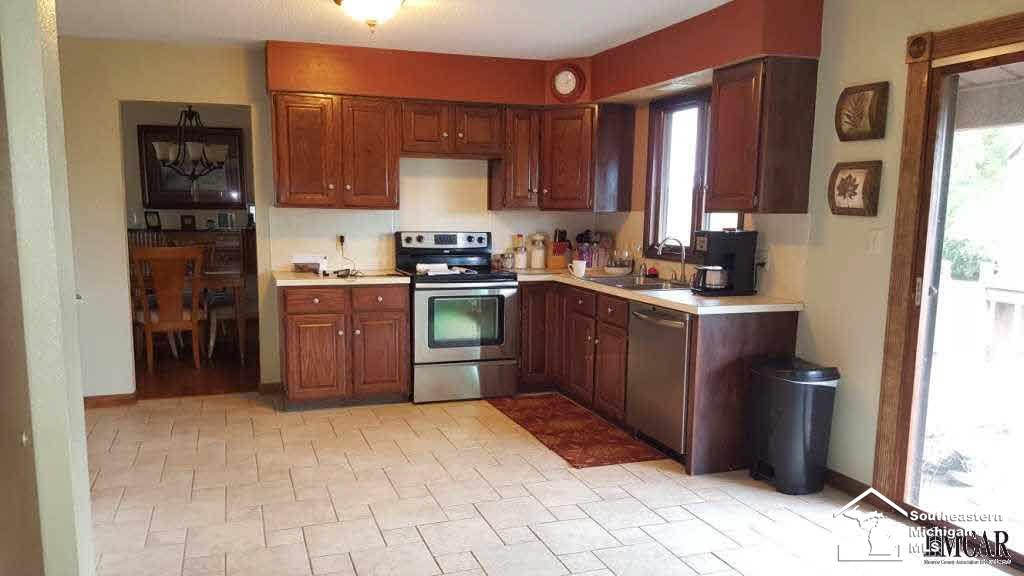 2338 Doty Road Monroe, MI 48162 - Photo 8 of 20 21367310-7.JPG