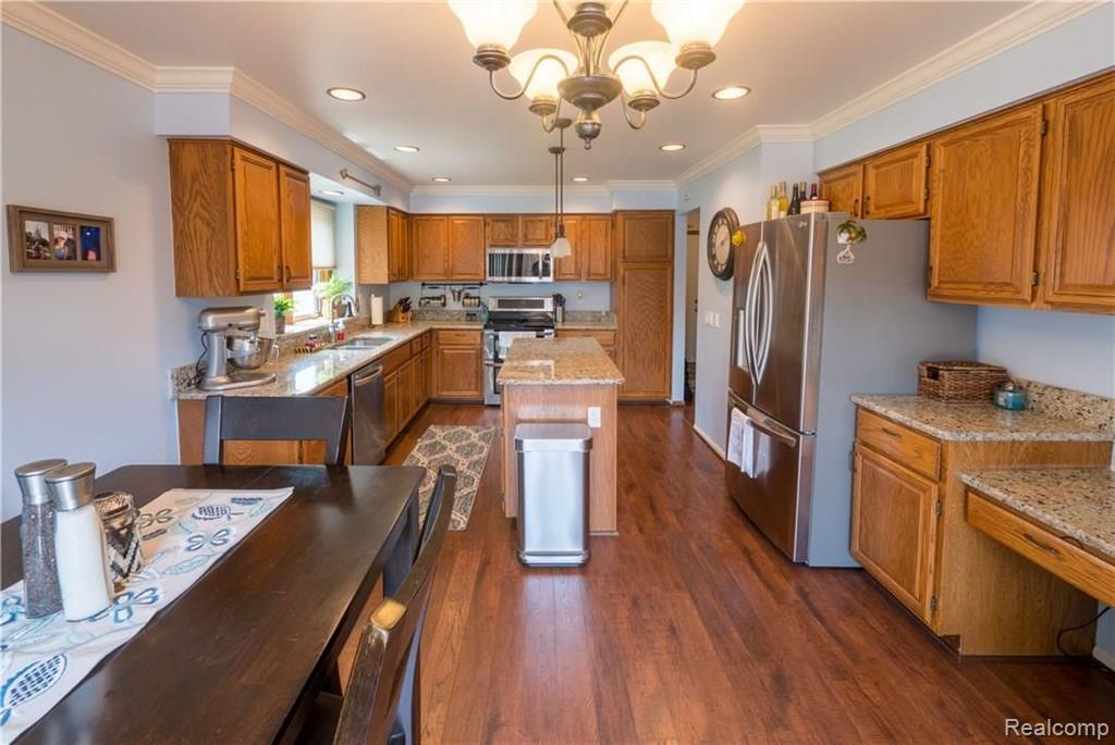 3447 Primrose Drive Rochester Hills, MI 48307 - Photo 9 of 29