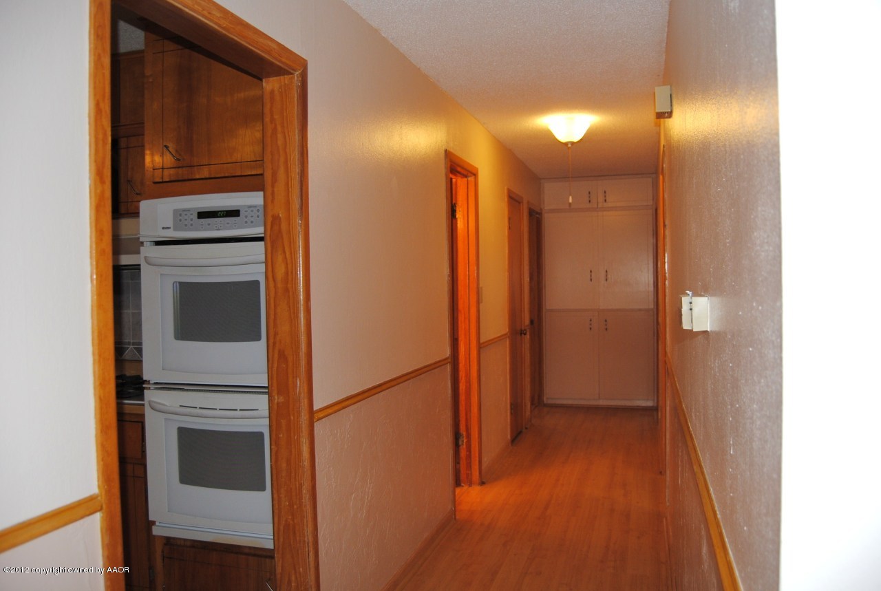 109 Rustic Trail Amarillo, TX 79108 - Photo 6 of 40 Hallway