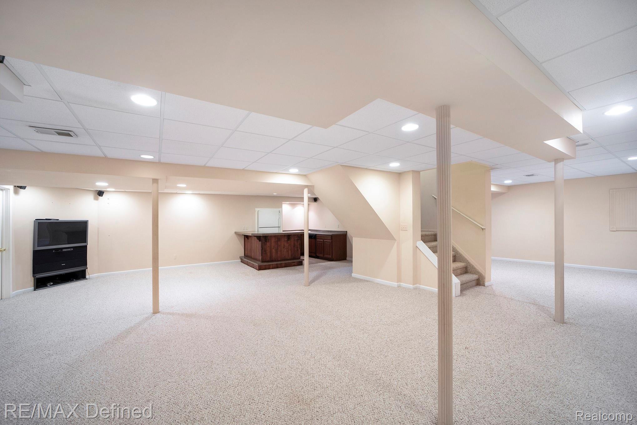 662 Lake Ridge Road Rochester, MI 48307 - Photo 20 of 25 18.jpg