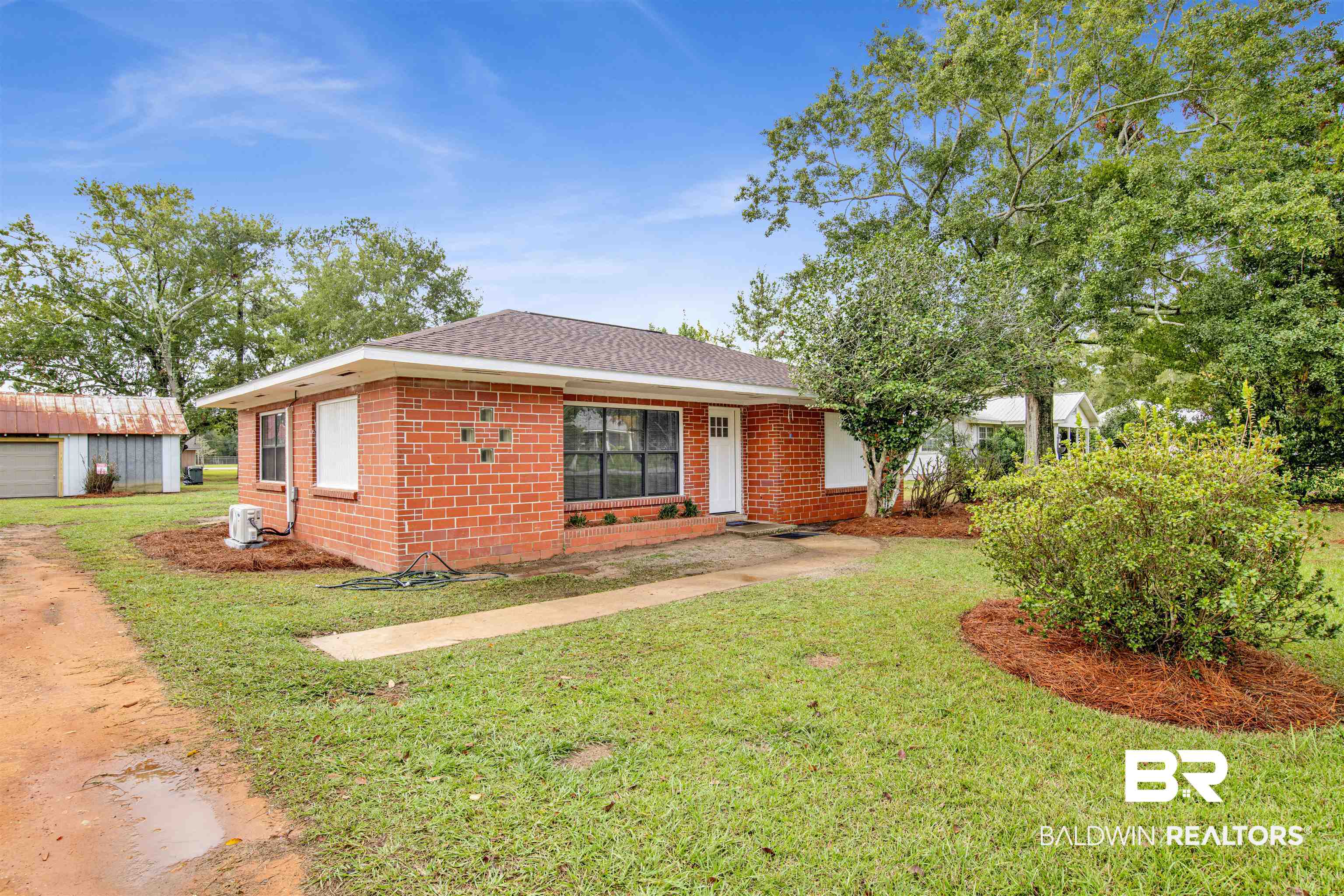 311 West Myrtle Avenue Foley, AL 36535 - Photo 2 of 22 Ranch-style house with a front lawn