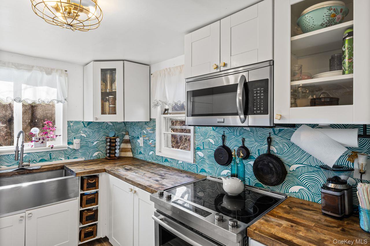 50 Poseidon Road Rocky Point, NY 11778 - Photo 10 of 47 a kitchen with a stove and a microwave