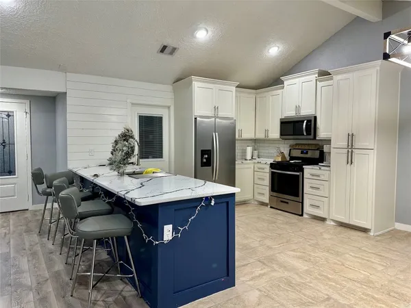 $1,700 | 7114 Golden Dale Court, Cypress, TX 77433