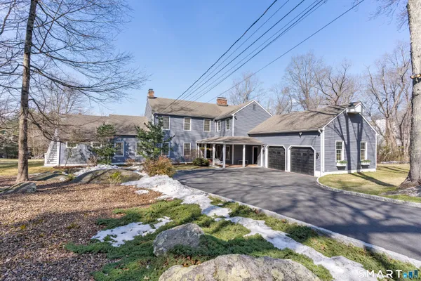 a view of a yard in front of house