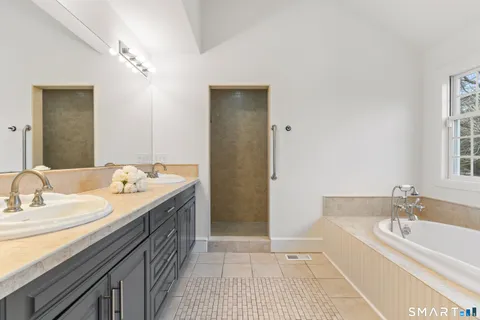 $2,195,000 | 14 Windermere Lane, Stamford, CT 06902