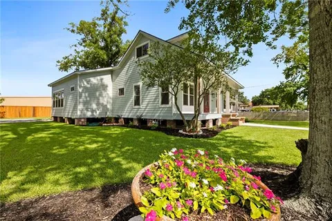 $555,000 | 163 South 7th Street, Ponchatoula, LA 70454