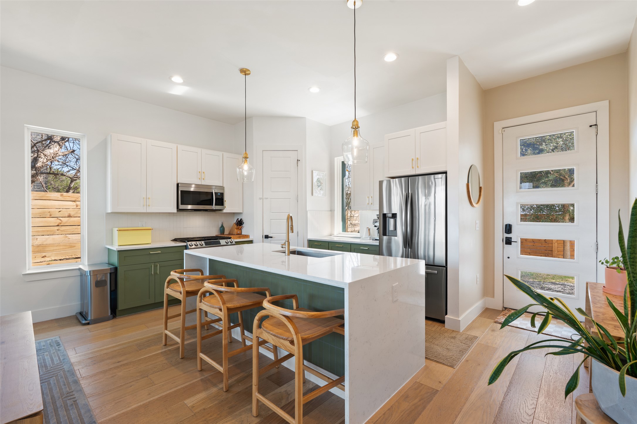 5604 Samuel Huston Avenue, Unit 2 Austin, TX 78721 - Photo 3 of 32