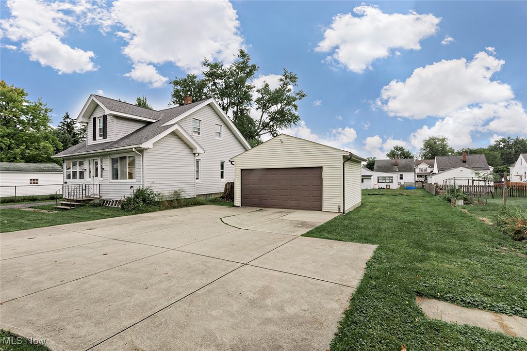 1415 Lander Road Cleveland, OH 44124 - Photo 2 of 24