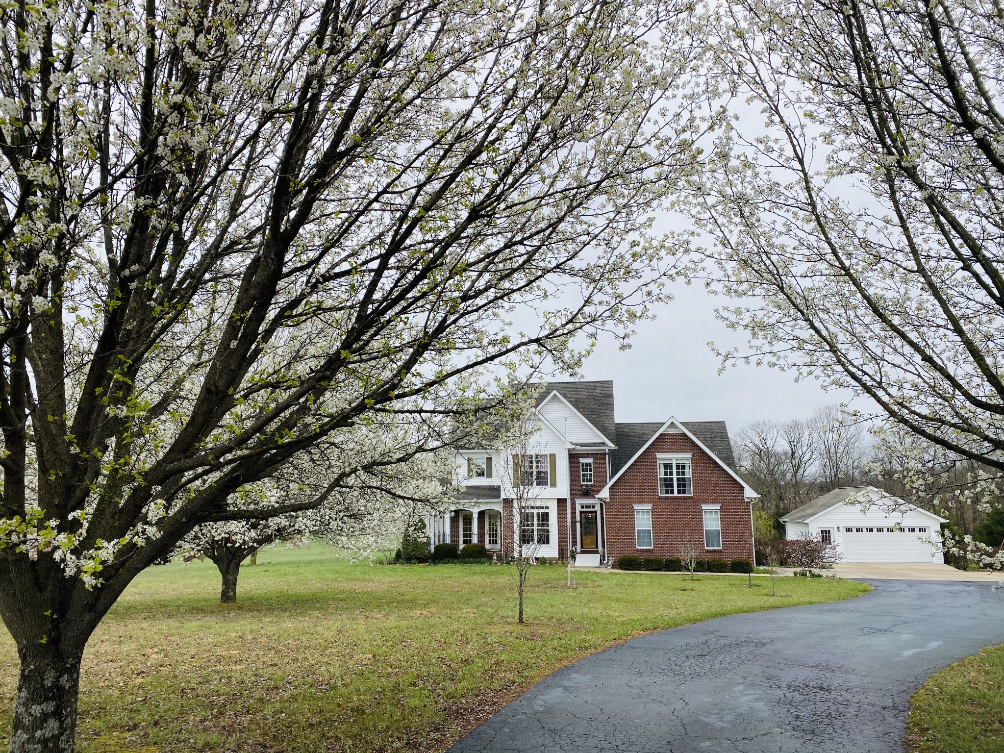 412 Ranch Road Portland, TN 37148 - Photo 1 of 35 a front view of a house with a yard