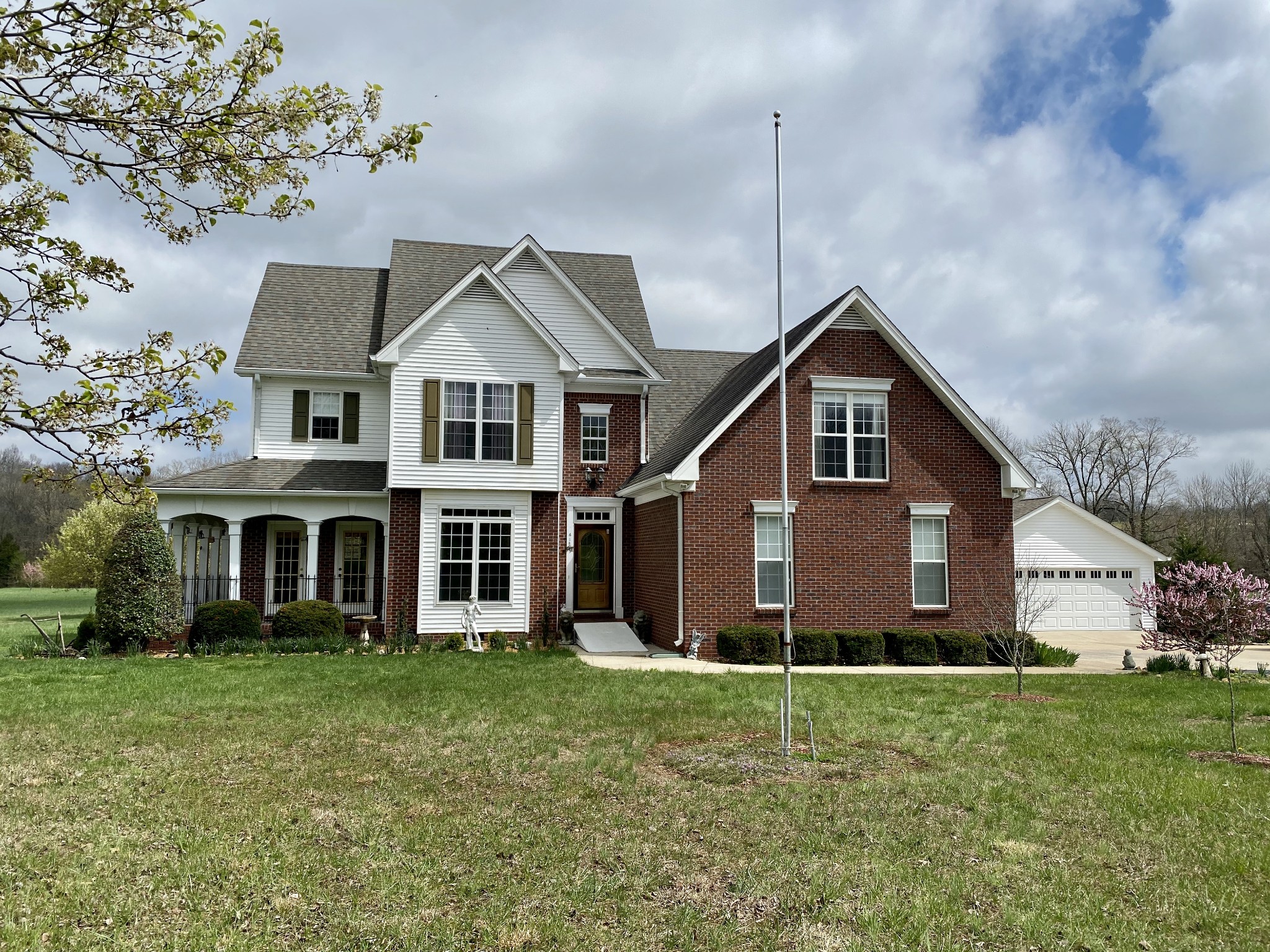 412 Ranch Road Portland, TN 37148 - Photo 5 of 35 a front view of a house with a garden
