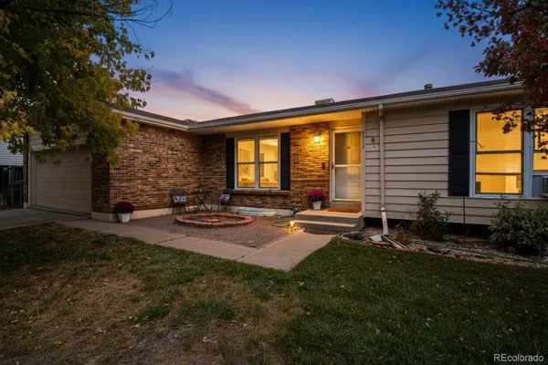 a view of a house with backyard and sitting area