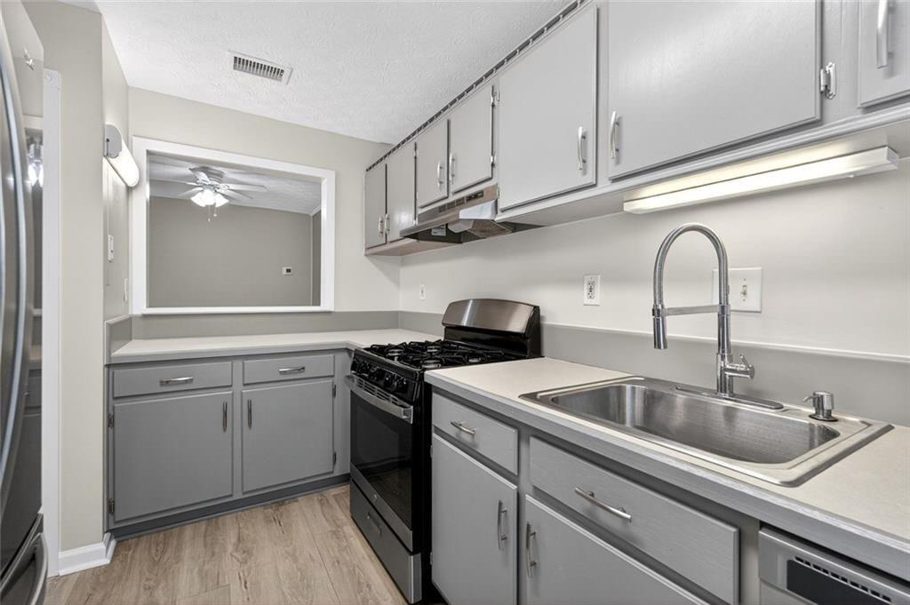 204 Wynnes Ridge Circle Southeast Marietta, GA 30067 - Photo 6 of 21