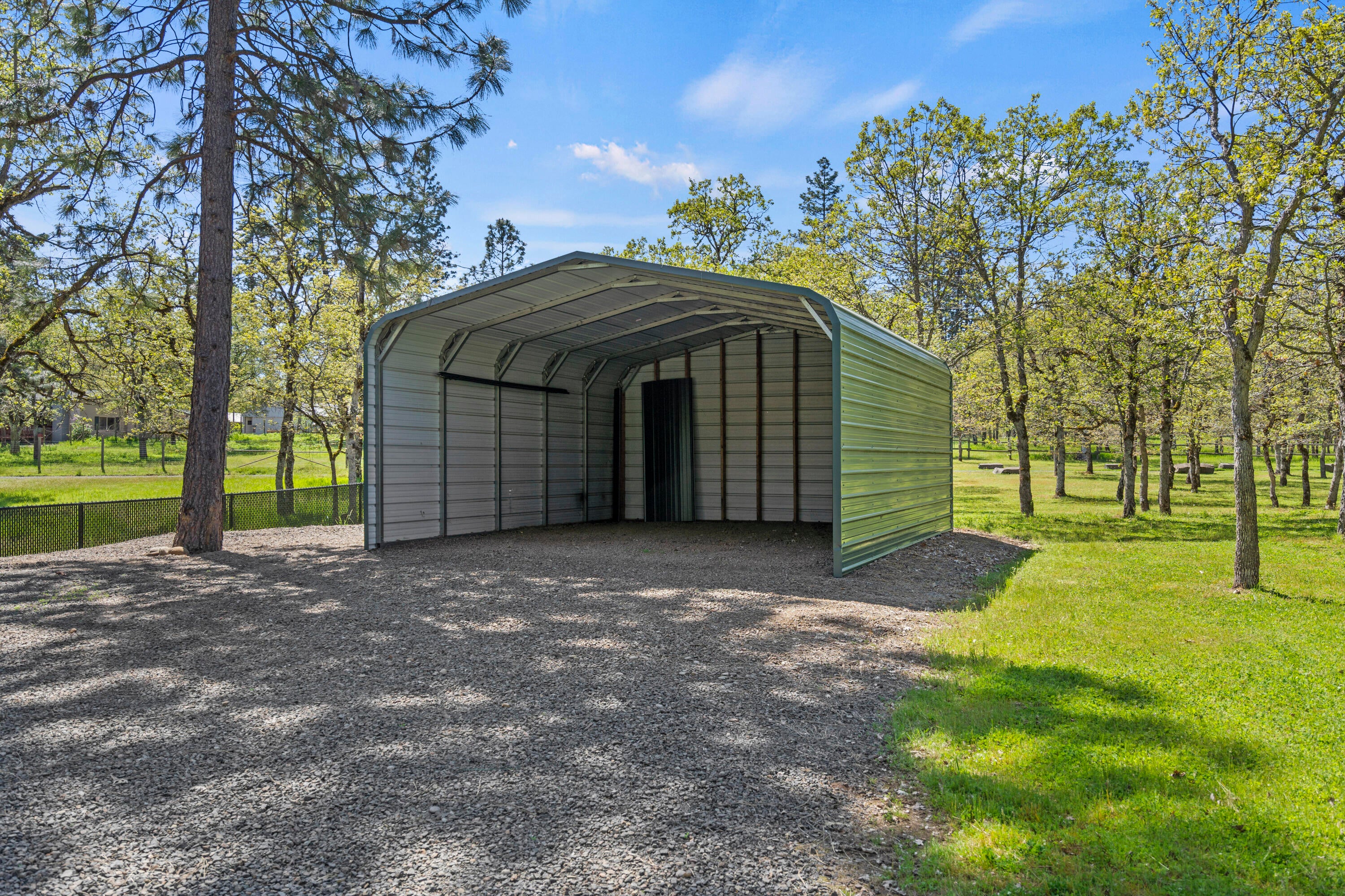 393 Bond Road Shady Cove, OR 97539 - Photo 4 of 40 Carport