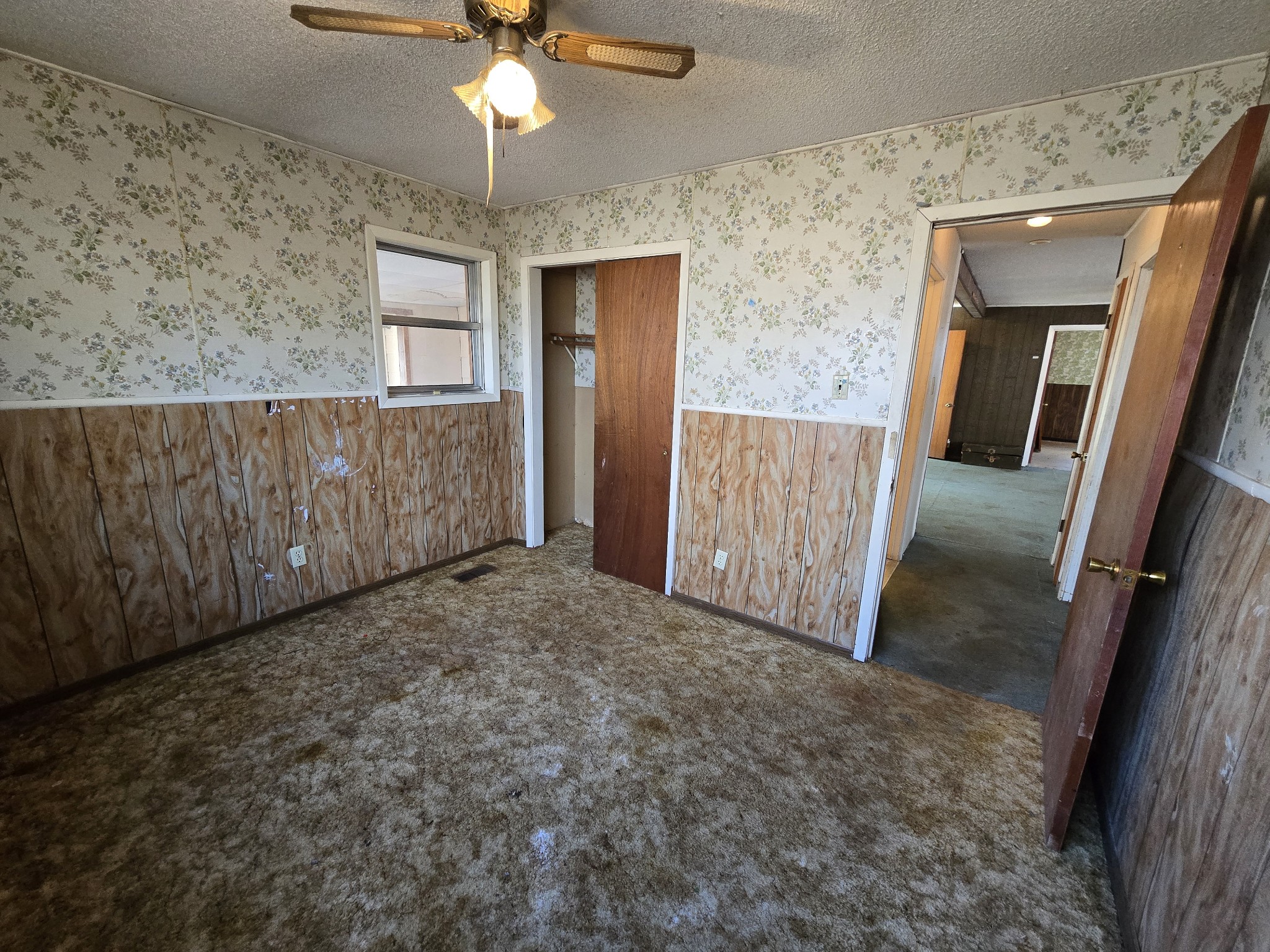 601 Anglin Ridge Road Dover, TN 37058 - Photo 13 of 30 a view of a livingroom with a chandelier fan