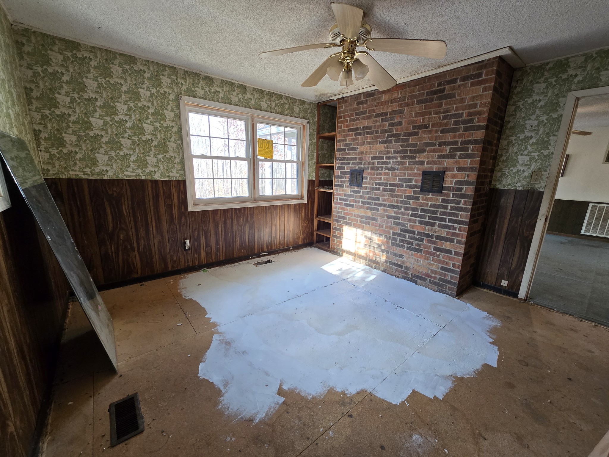 601 Anglin Ridge Road Dover, TN 37058 - Photo 17 of 30 a view of an empty room with a window