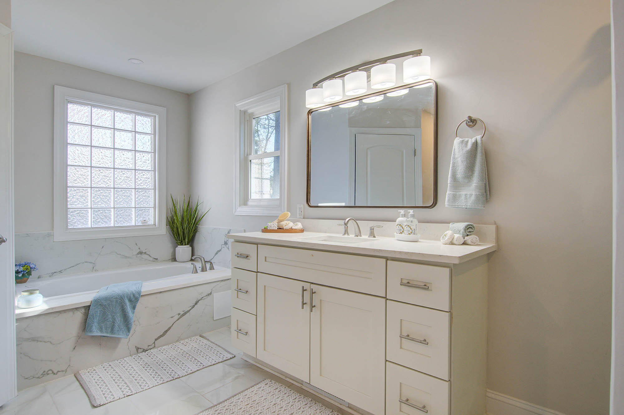 2426 Pristine View Road Charleston, SC 29414 - Photo 24 of 35 Master bathroom