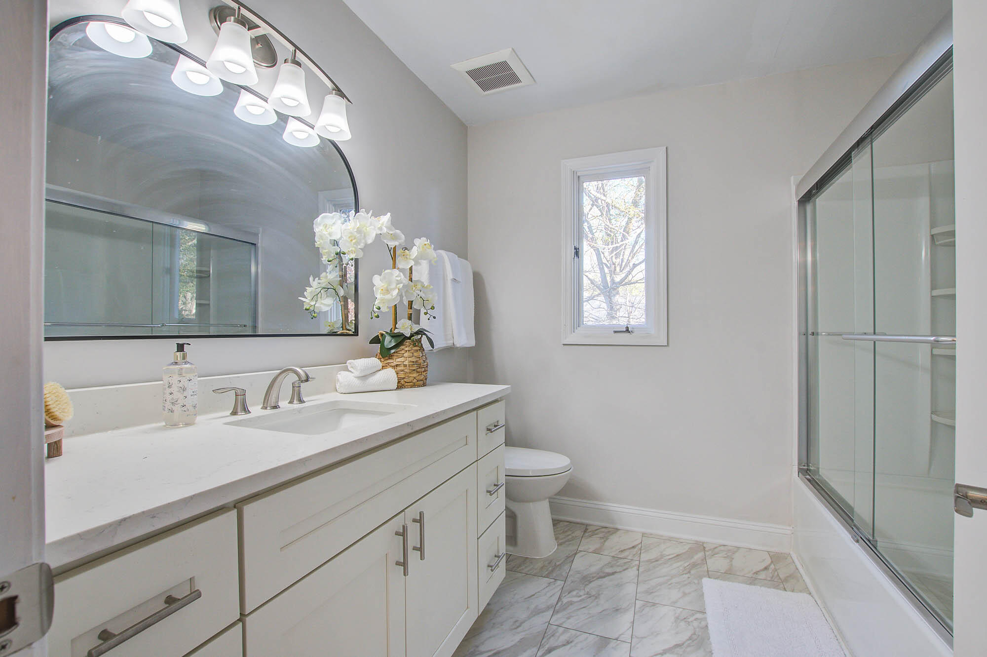 2426 Pristine View Road Charleston, SC 29414 - Photo 28 of 35 Second floor guest bathroom