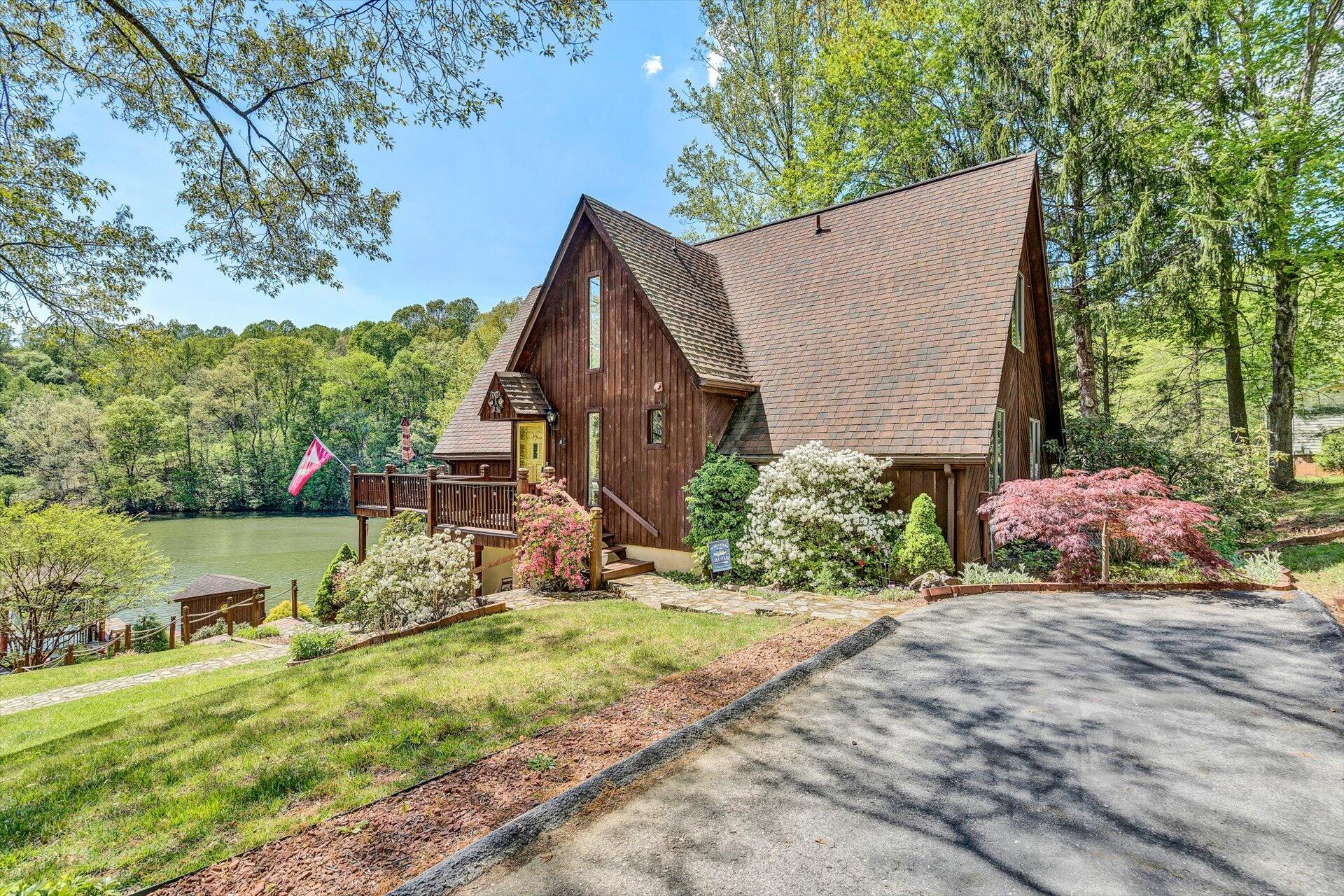 2339 Navigation Point Goodview, VA 24095 - Photo 7 of 49 a view of a house with backyard and sitting area