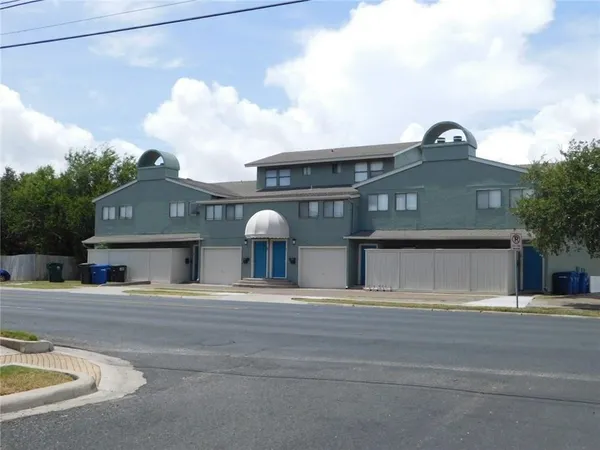 $1,350 | 2725 Santa Fe Street, Unit E, Corpus Christi, TX 78404