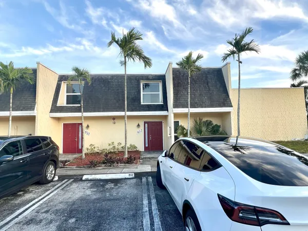 $2,000 | 512 Southwest 1st Street, Boynton Beach, FL 33435