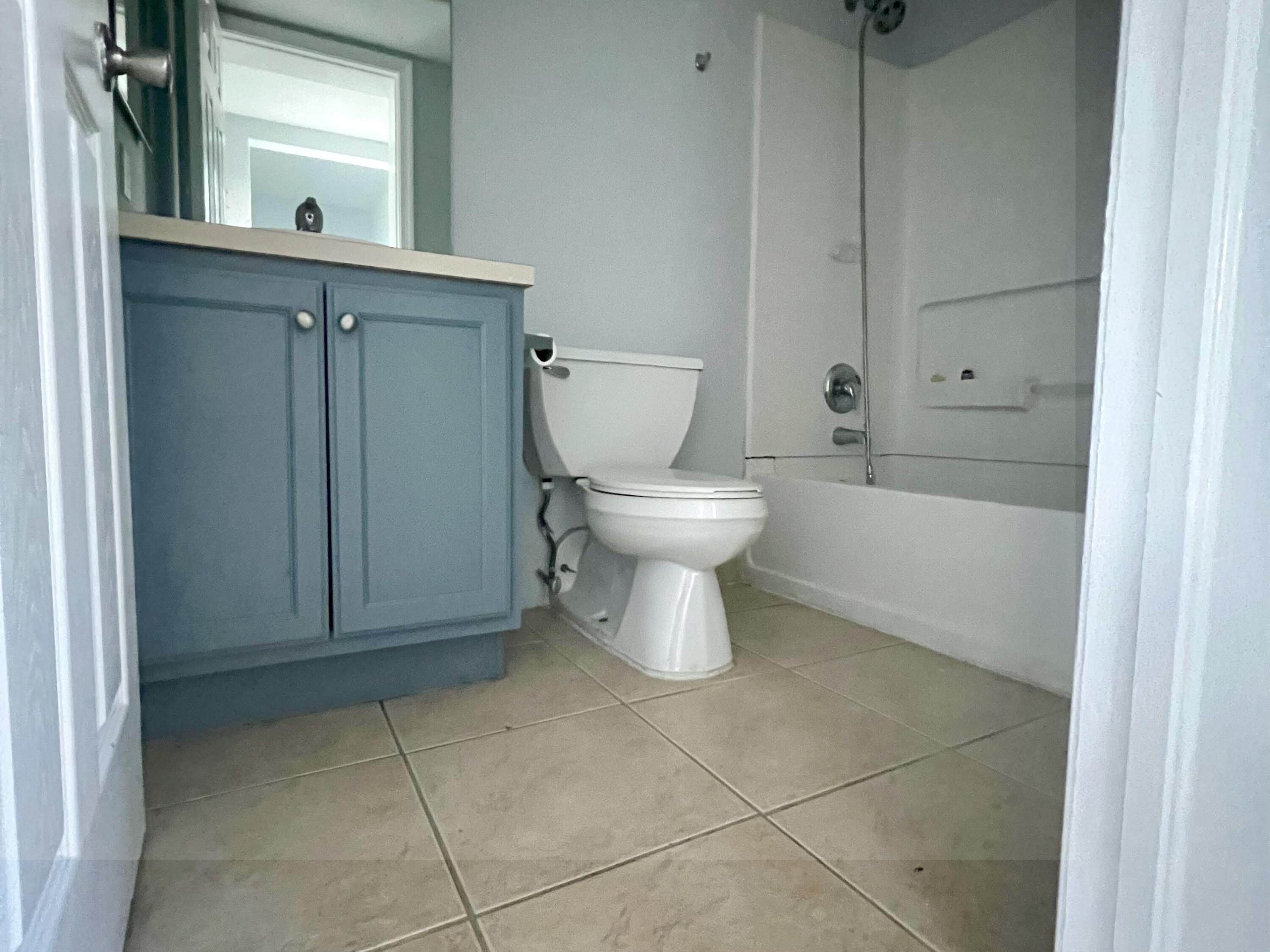 512 Southwest 1st Street Boynton Beach, FL 33435 - Photo 9 of 12 FULL BATHROOM