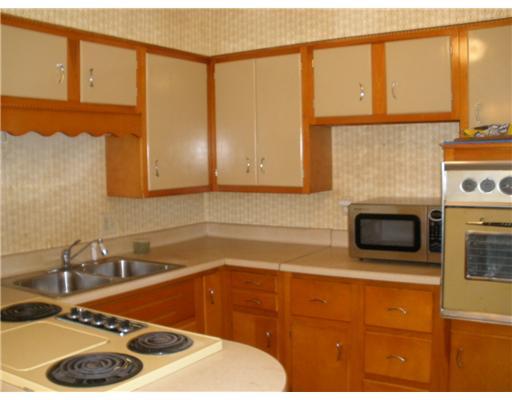 121 Ellwood Road Apollo, PA 15613 - Photo 2 of 10 Kitchen.