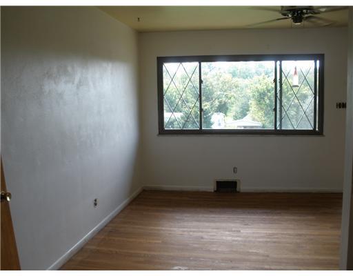 121 Ellwood Road Apollo, PA 15613 - Photo 3 of 10 Living Room.