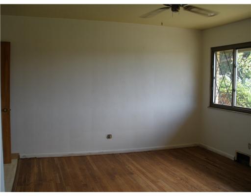 121 Ellwood Road Apollo, PA 15613 - Photo 4 of 10 Living Room.