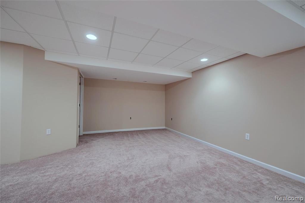 889 Rambling Drive Rochester Hills, MI 48307 - Photo 33 of 45
