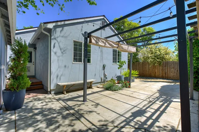 a view of a house with backyard and sitting area
