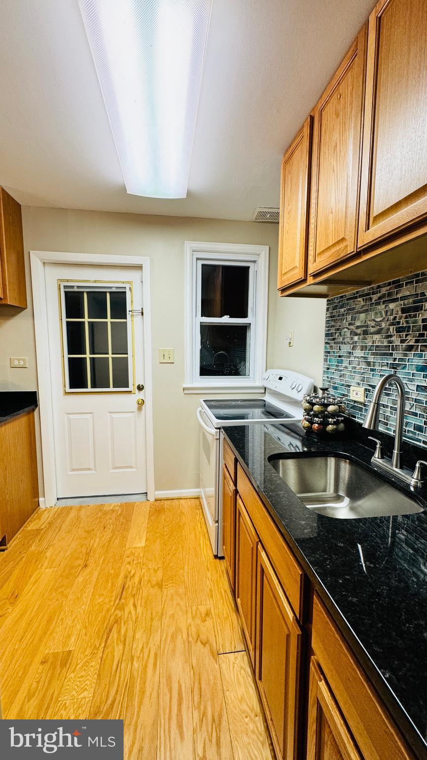 1111 Dennis Avenue Silver Spring, MD 20901 - Photo 15 of 55 Kitchen