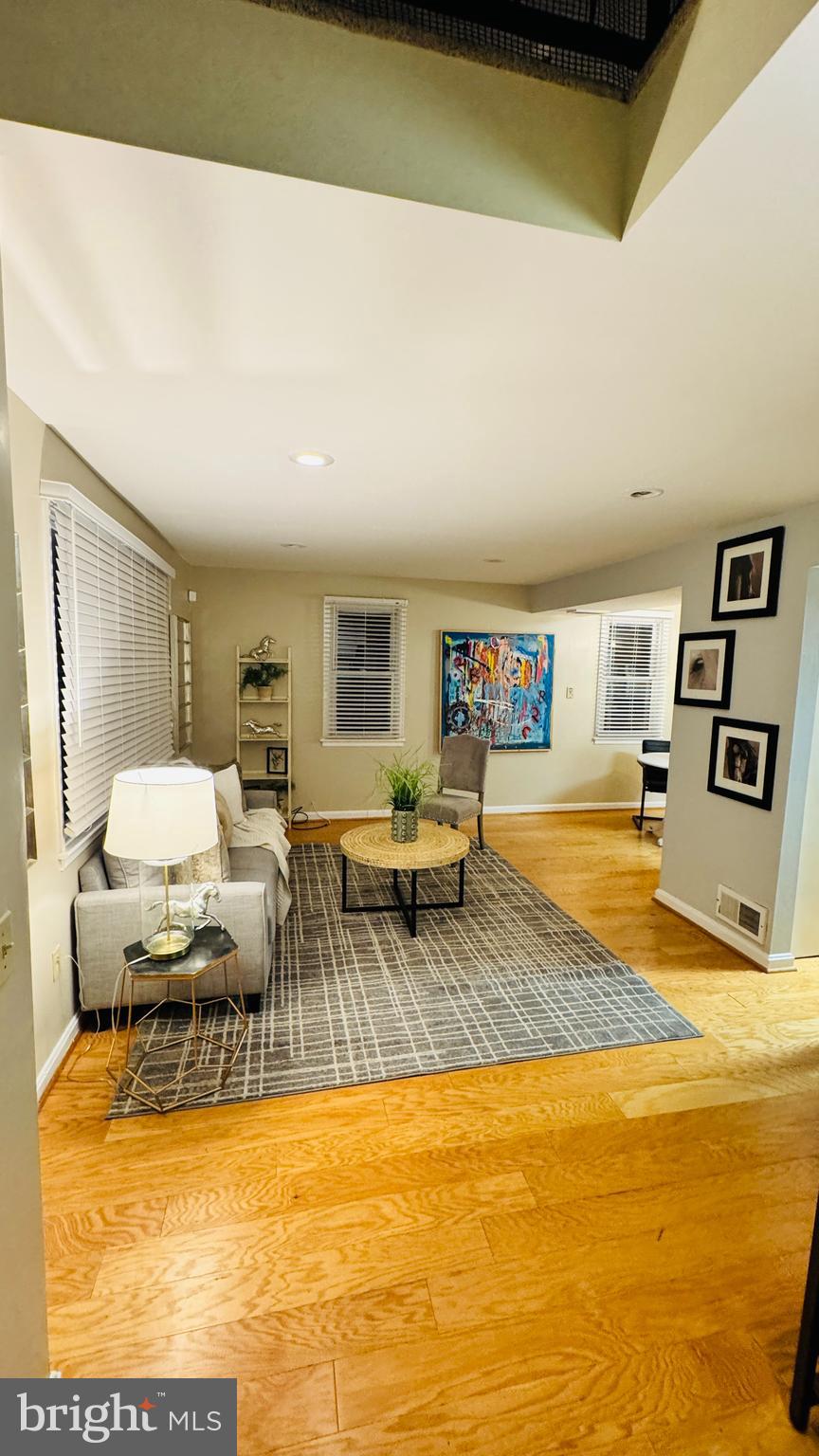 1111 Dennis Avenue Silver Spring, MD 20901 - Photo 4 of 55 Living Room