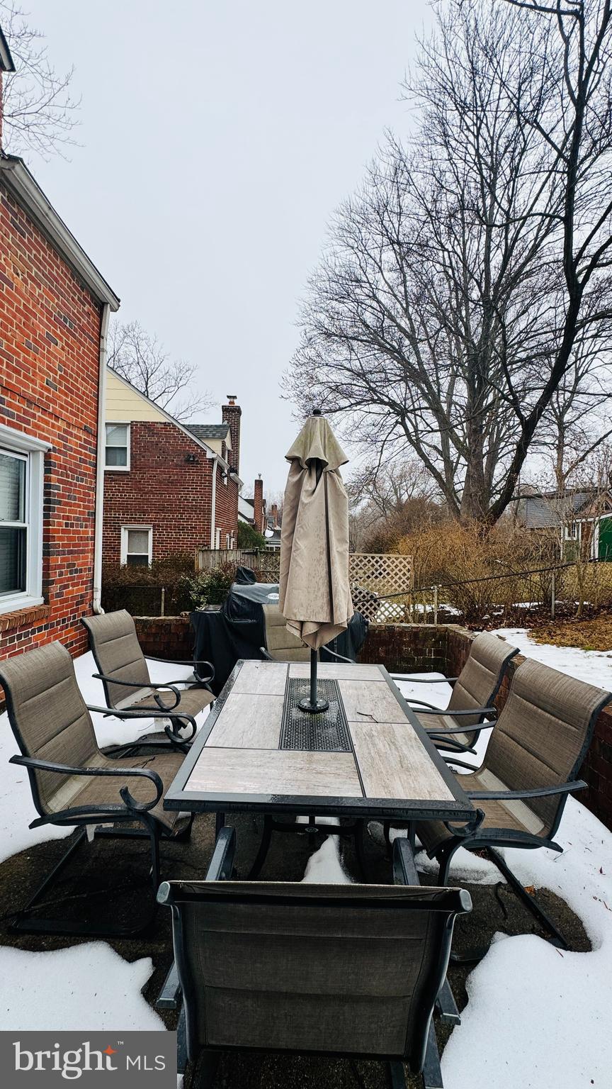 1111 Dennis Avenue Silver Spring, MD 20901 - Photo 43 of 55 Patio Furniture/Conveys