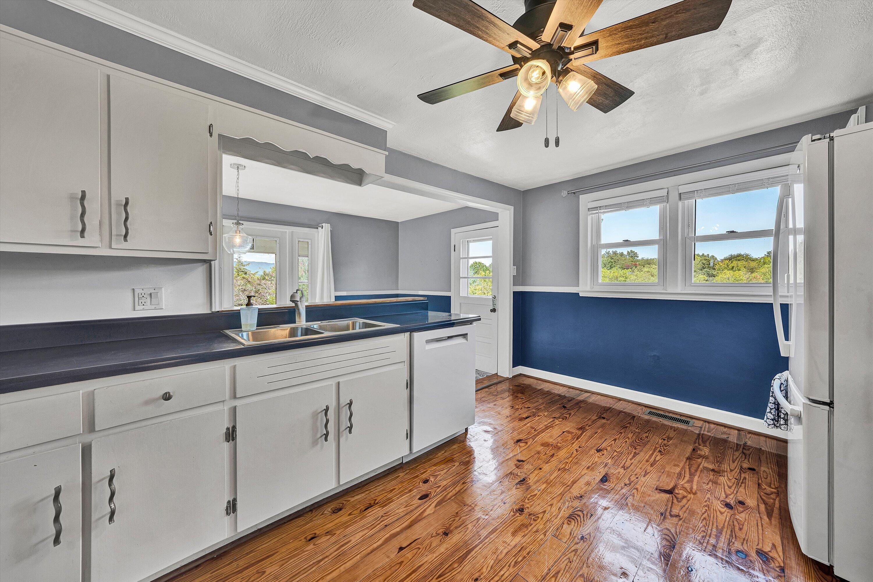 819 Sprinkle Road Fincastle, VA 24090 - Photo 15 of 52 14-DSC00323
