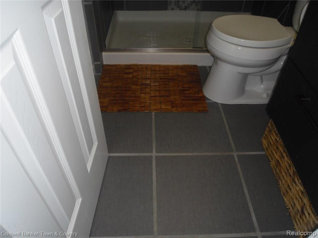 215 Prospect Street Howell, MI 48843 - Photo 30 of 54 prospectmstbth.JPG