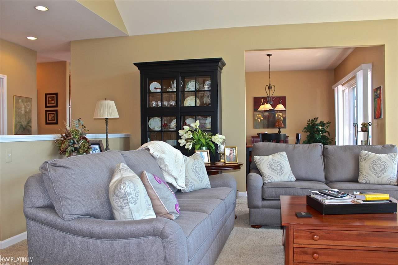 1796 Mackwood Road Rochester, MI 48307 - Photo 18 of 57 31317518-17.JPG